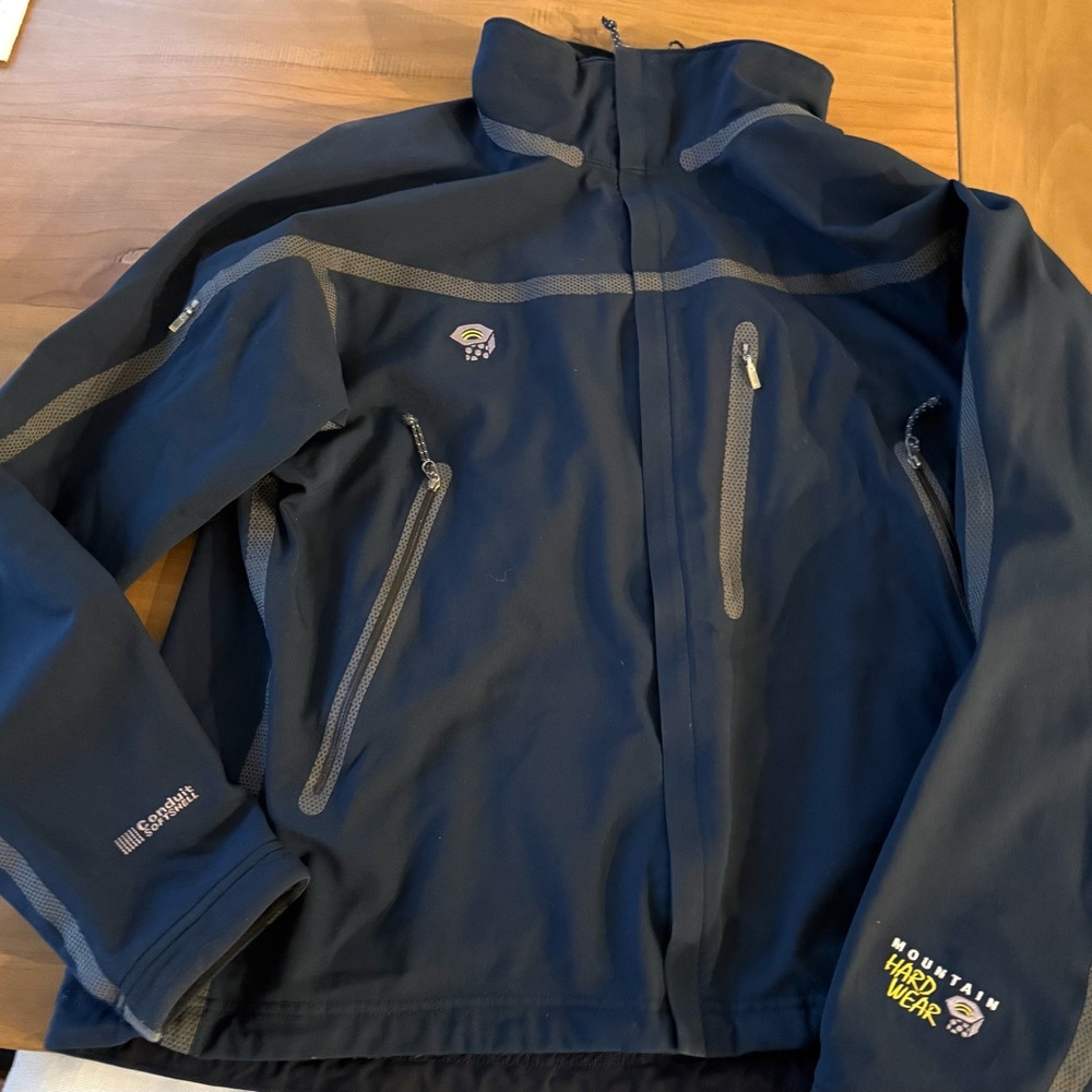 Mountain Hardwear Men’s Large
Conduit Softshell Jacket